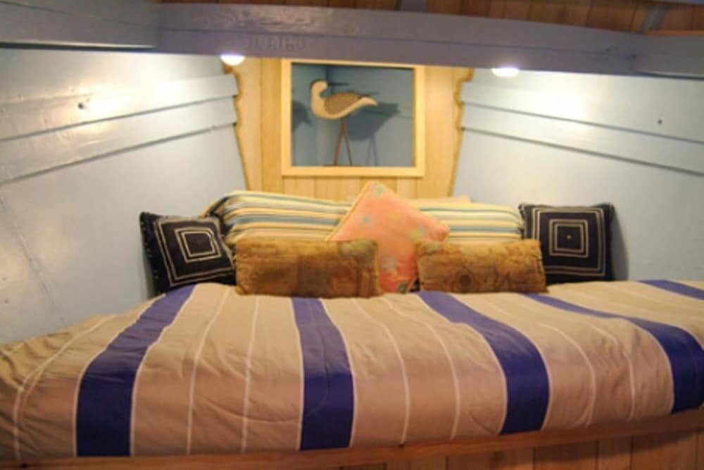 Suite 1 dormitorio con vista al océano Sea Parrot Ocean View Resort
