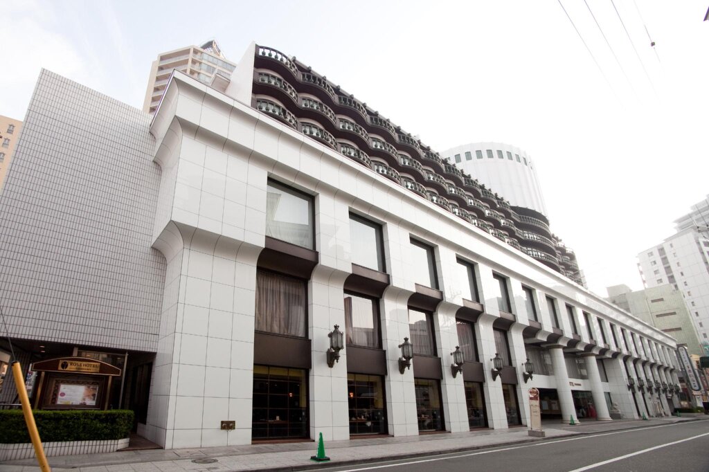 Кровать в общем номере Rose Hotel Yokohama, The Distinctive Collection By WORLDHOTELS