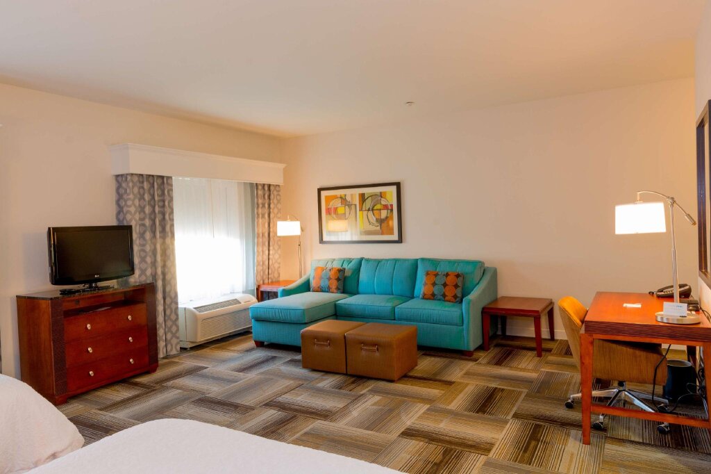 Двухместный люкс Hampton Inn & Suites Riverside/Corona East