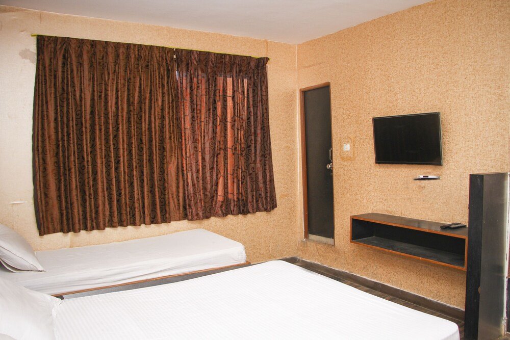 1 Bedroom Standard Triple room DeSantosh Residency