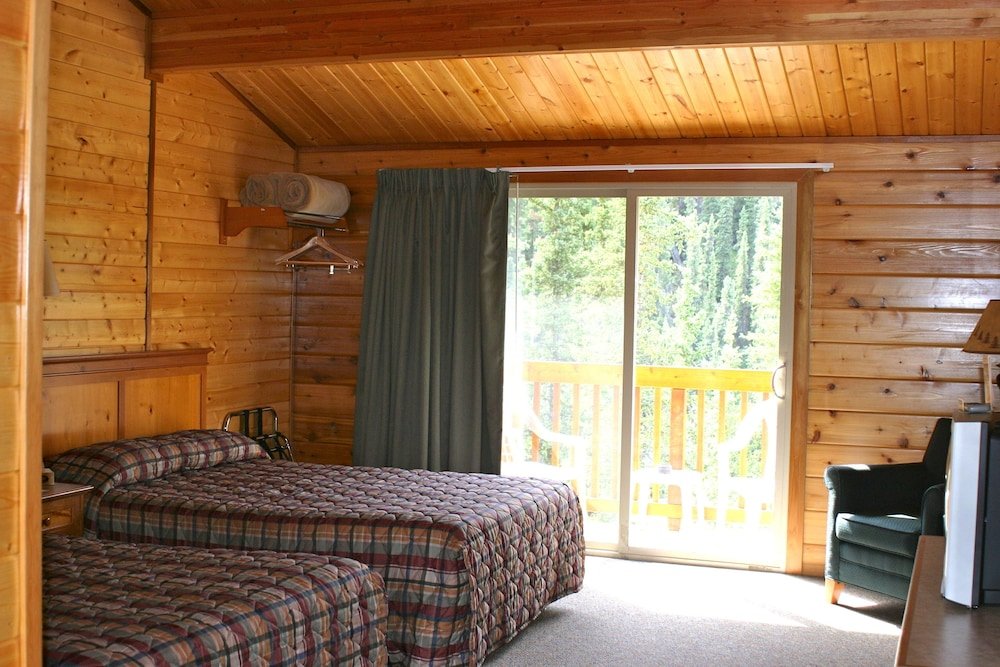 Четырёхместный номер Standard Denali Grizzly Bear Resort