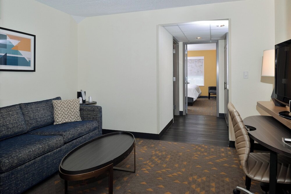 Люкс c 1 комнатой Holiday Inn Hotel & Suites Overland Park-Convention Center, an IHG Hotel