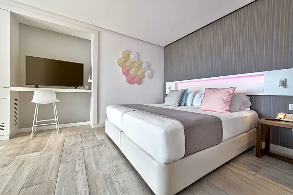 Standard Family room Hotel Garbi Ibiza & Spa