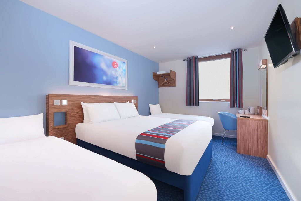 Standard room Travelodge Cardiff Atlantic Wharf Hotel