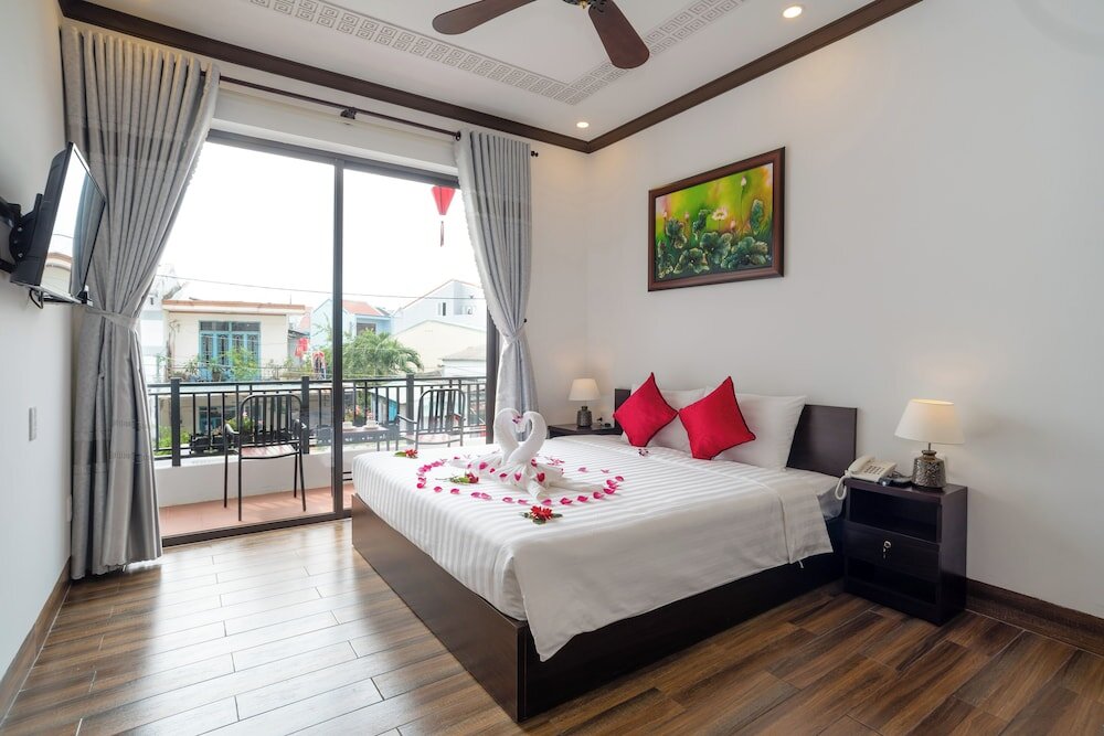 Deluxe room with balcony and with pool view Vinci Villa