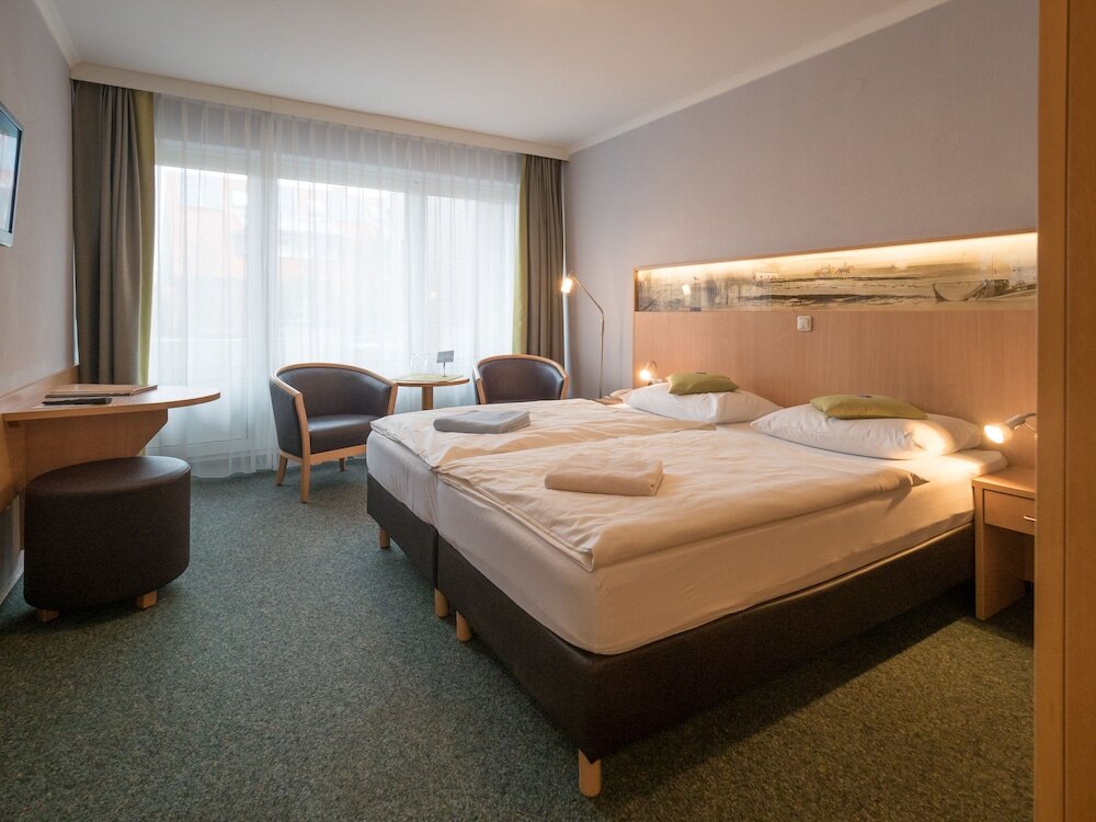 Standard Doppel Zimmer mit Balkon Hotel Spiekeroog