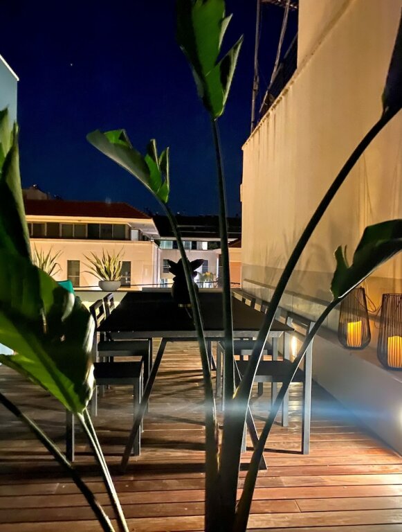 Апартаменты Deluxe Premier Artful City Loft with Terrace