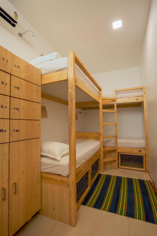 Кровать в общем номере (женский номер) Nap Manor Hostels