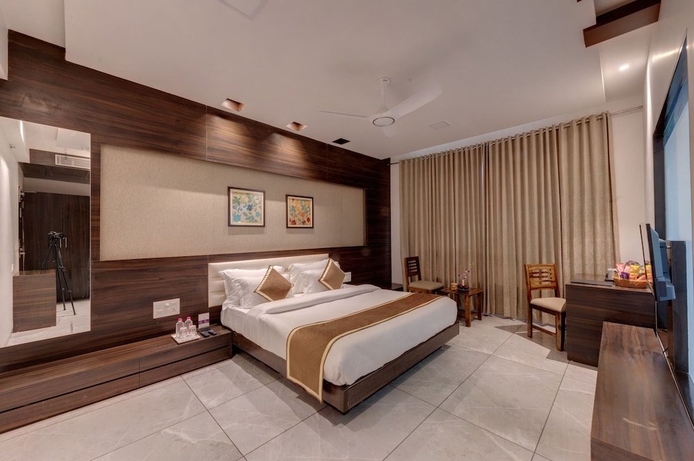 Premium room Click Hotel Suryaprakash