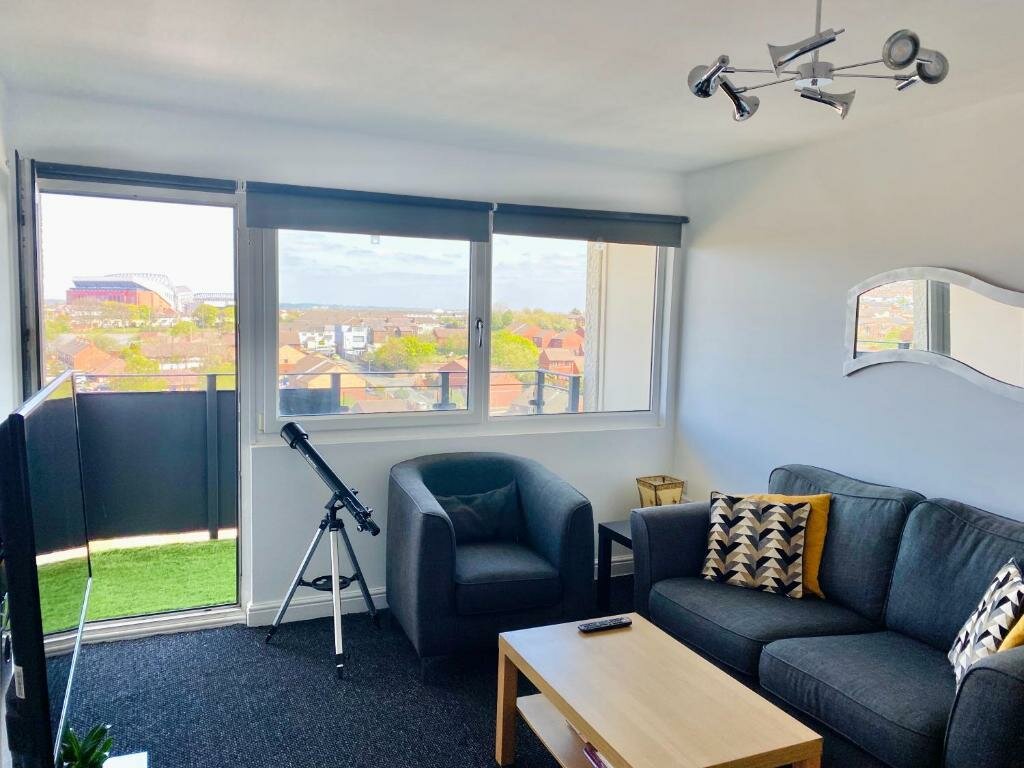 Апартаменты Unique view of Anfield stadium - Charming 2 bedroom apartment in Liverpool with parking