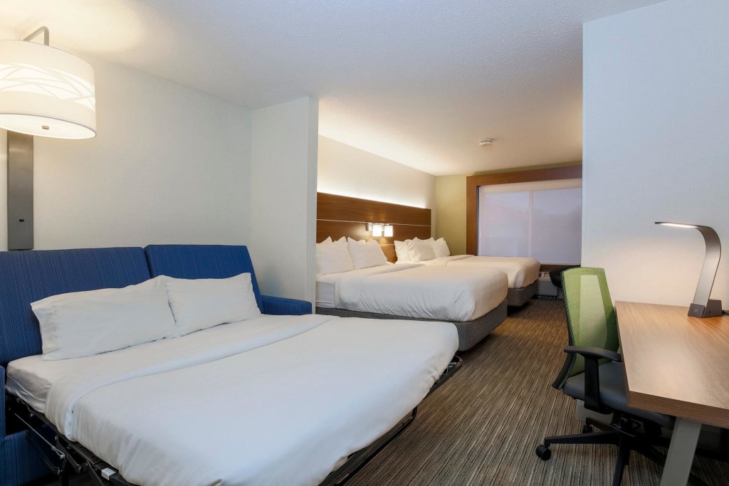 Standard Vierer Zimmer Holiday Inn Express Rochester NE- Irondequoit, an IHG Hotel