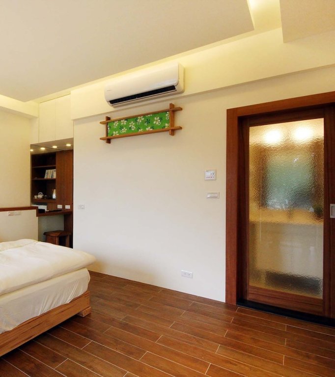 Standard Double room with balcony Chien Ching B&B
