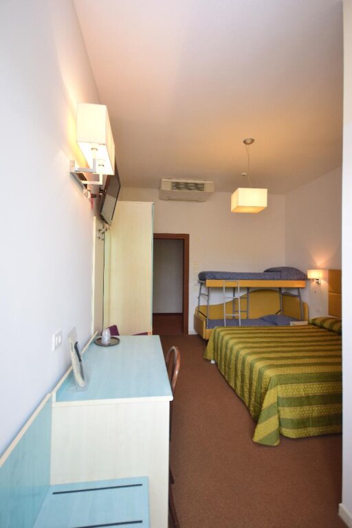 Четырёхместный номер Standard Hotel St. Moritz