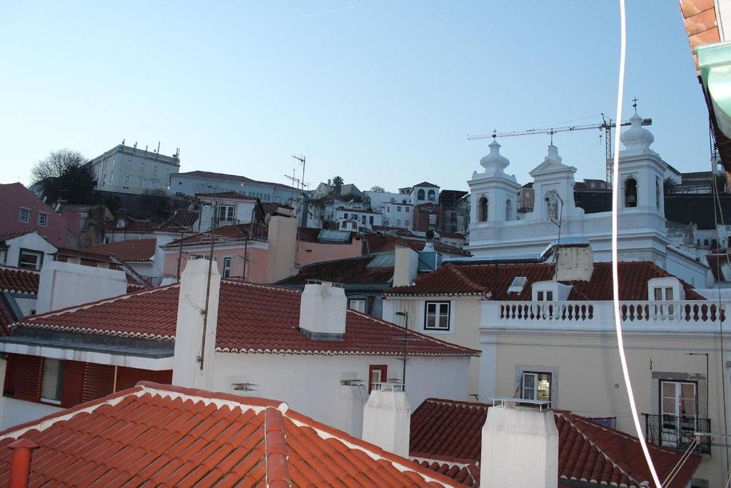 2 Bedrooms Apartment Stylish Lisbon Apartment in Alfama