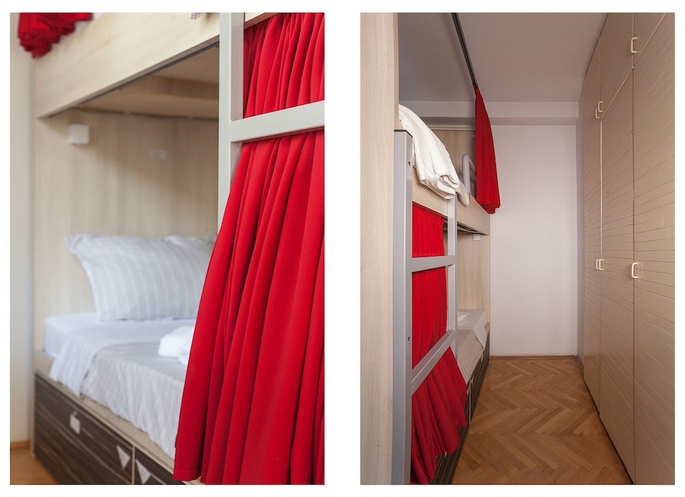 Кровать в общем номере Urban Hostel & Apartments
