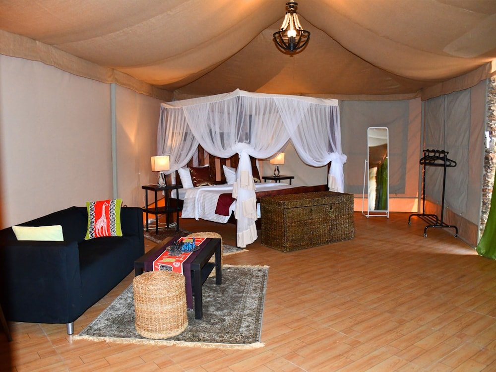 Superior Suite mit Bergblick Serengeti Safari Lodge