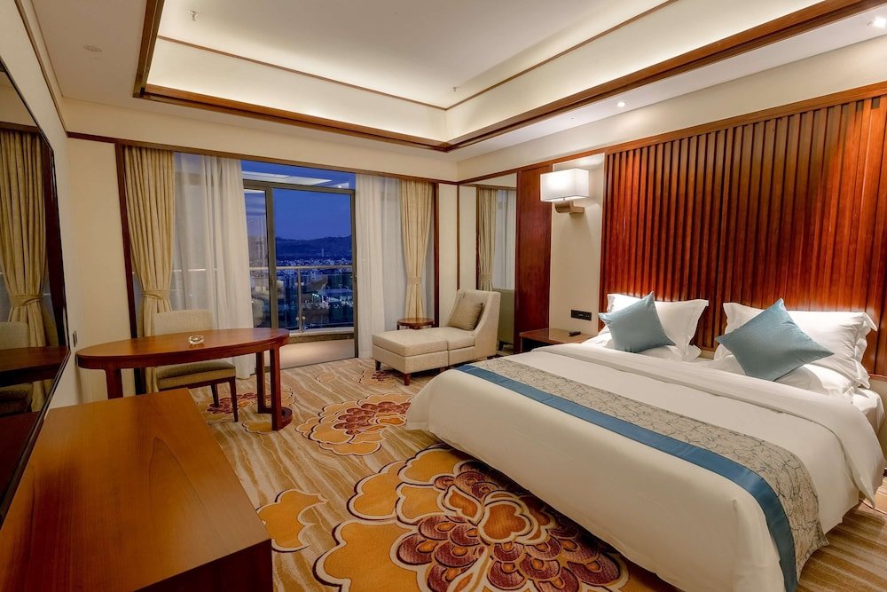 Deluxe suite Ramada by Wyndham Kunming YiLiang