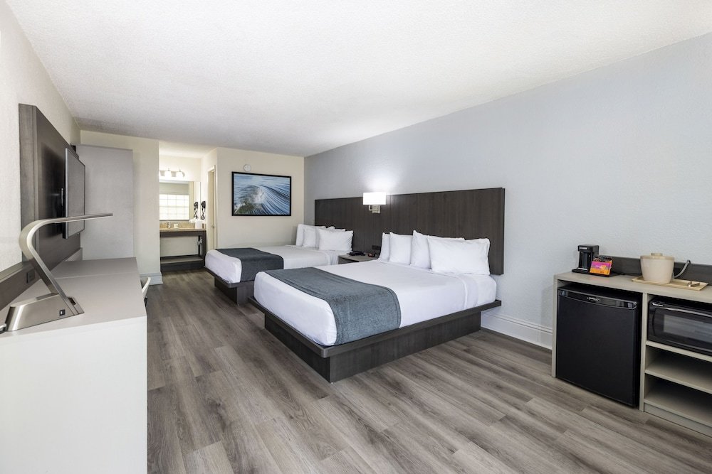Deluxe Quadruple room Avanti International Resort