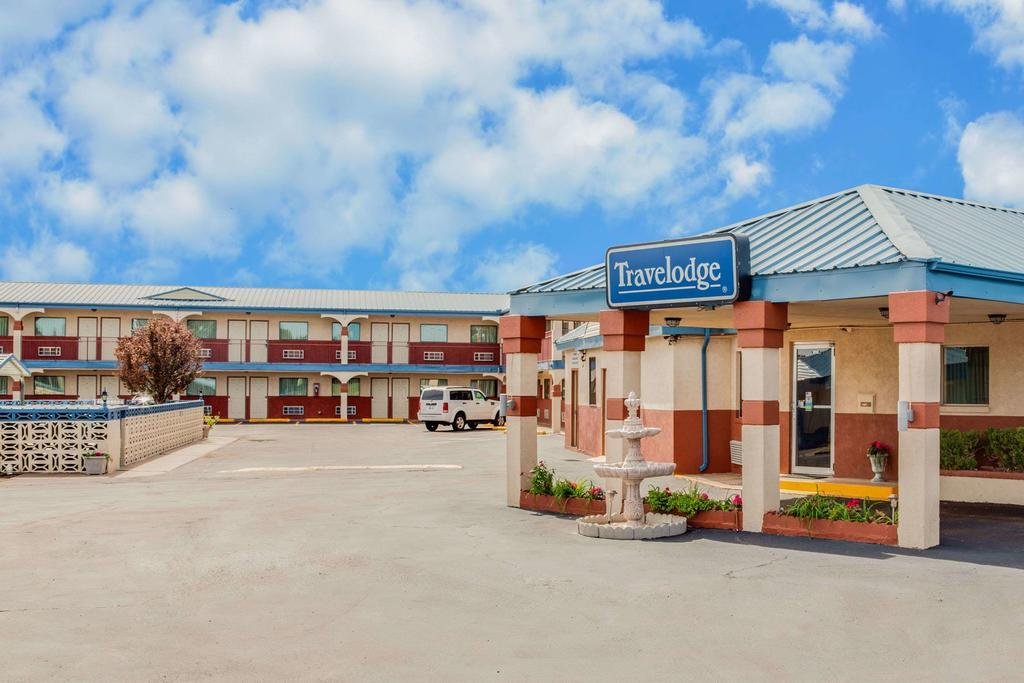 Premier room Travelodge by Wyndham Lincoln Near White Mountain