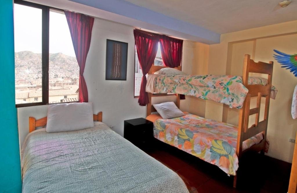 Кровать в общем номере Black Sheep Hostel Cusco