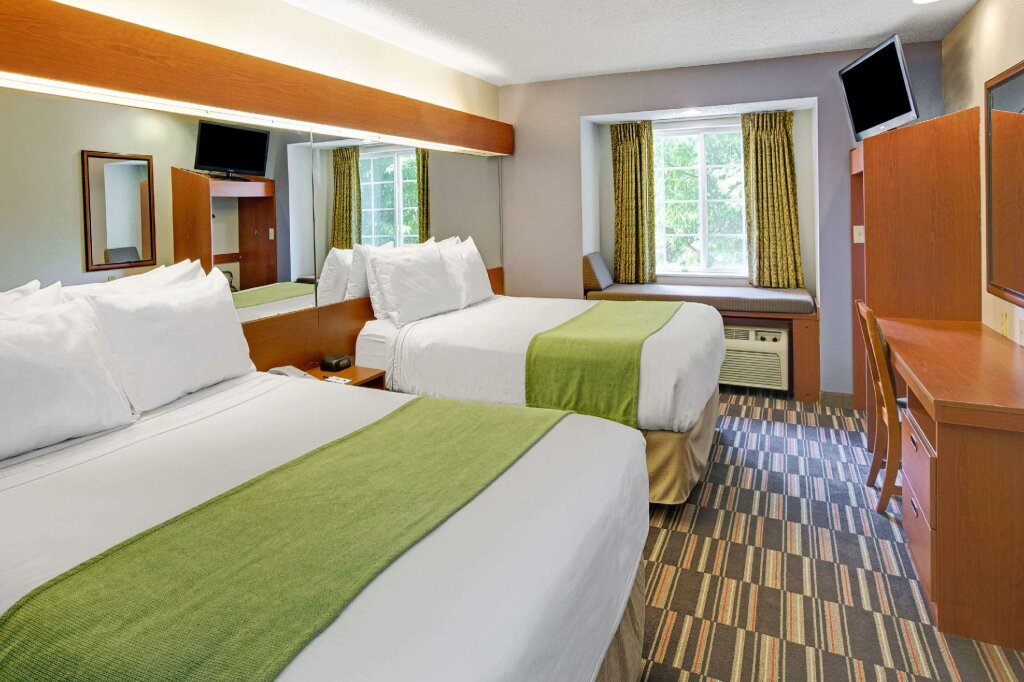 Standard Quadruple Basement room Microtel Inn & Suites