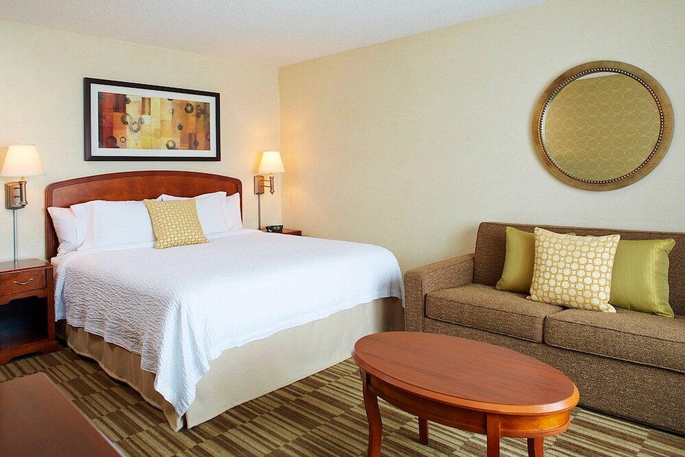 1 Bedroom Suite with balcony and with courtyard view Courtyard by Marriott Boston Natick