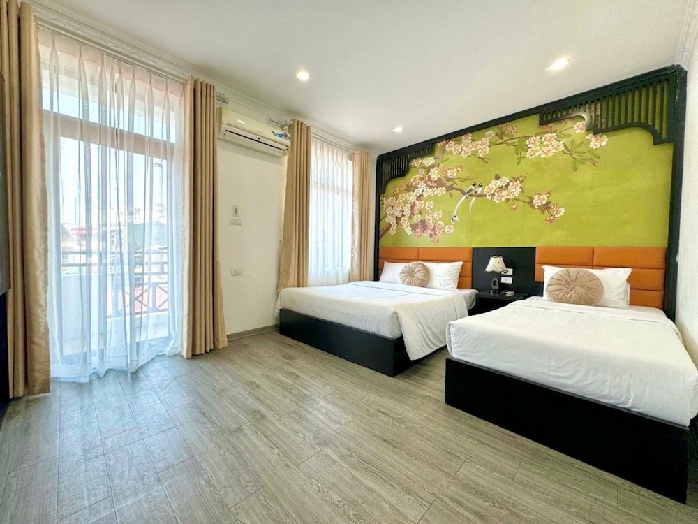 Standard Dreier Zimmer mit Balkon und mit Stadtblick Hanoi Elpis Hotel