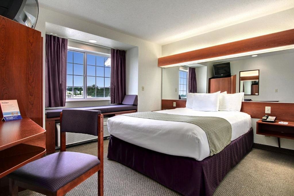 Люкс Microtel Inn & Suites by Wyndham Bridgeport