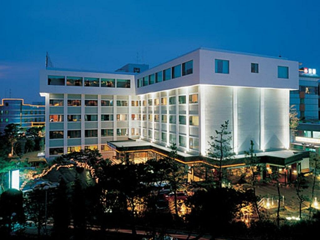 Suite Royal Benikea Gyeongpo Beach Hotel