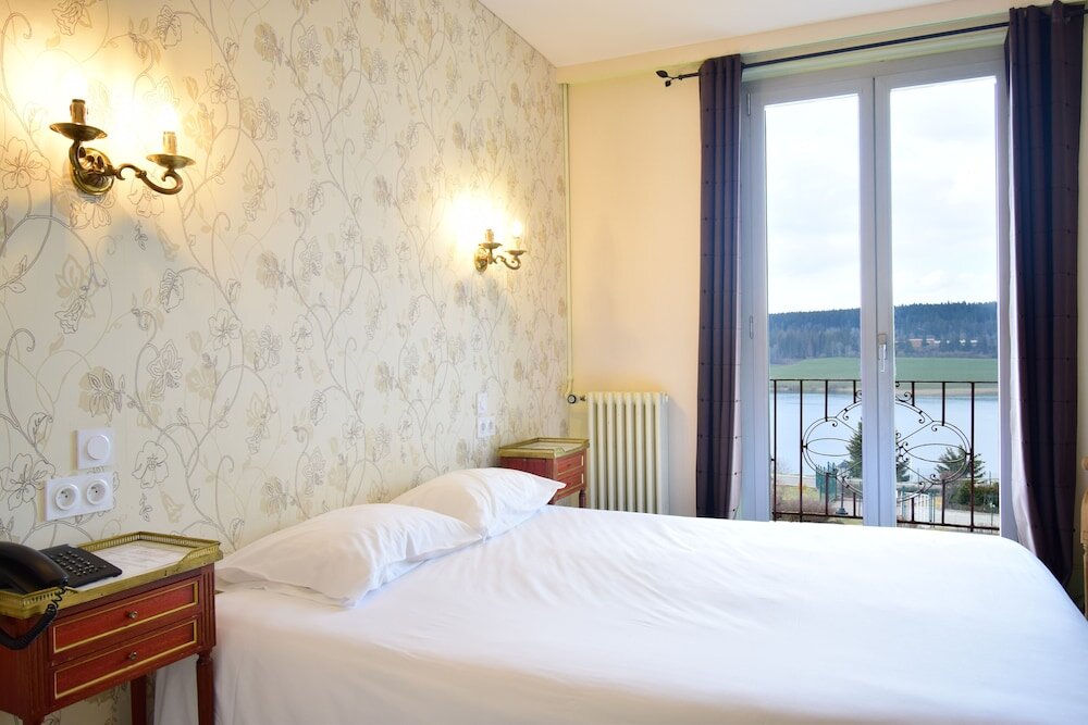 Standard Double room with balcony and with lake view Hôtel-Restaurant Le Lac