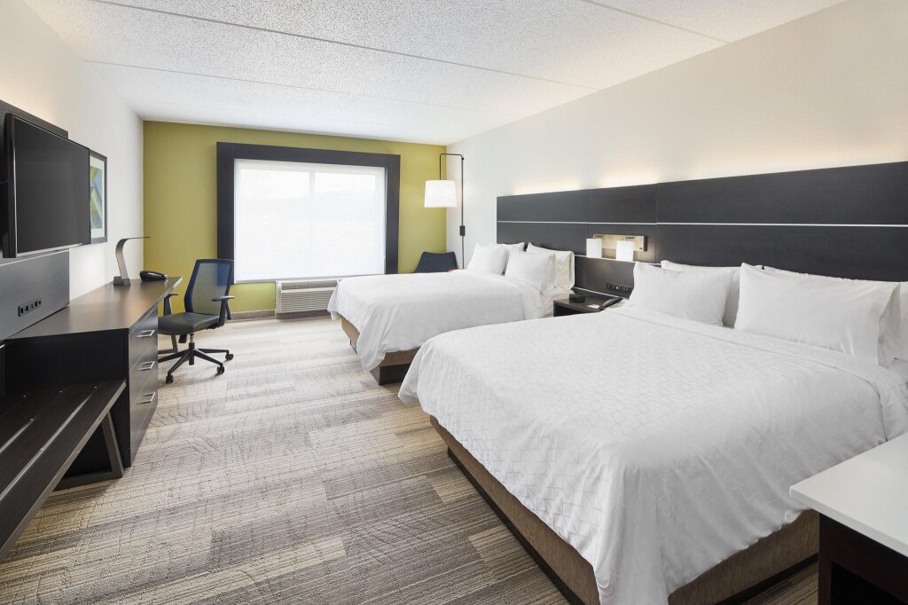 Четырёхместный номер Standard Holiday Inn Express & Suites - Spartanburg-North, an IHG Hotel
