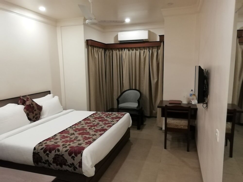 Suite Hotel Ashish  International
