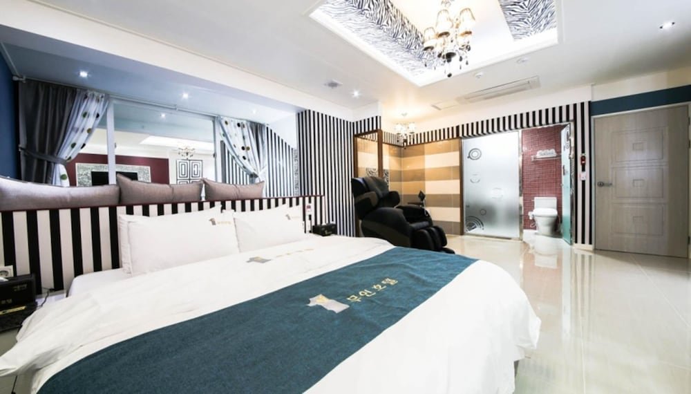 Suite Hanam 1st Business Hotel