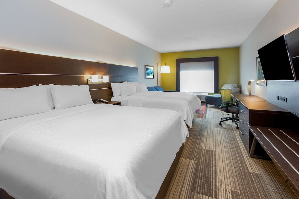 Люкс Holiday Inn Express Hotel & Suites Woodhaven, an IHG Hotel