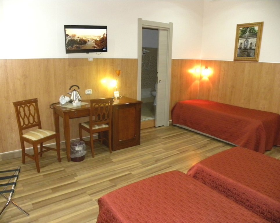Standard triple chambre avec balcon Hotel Tonic