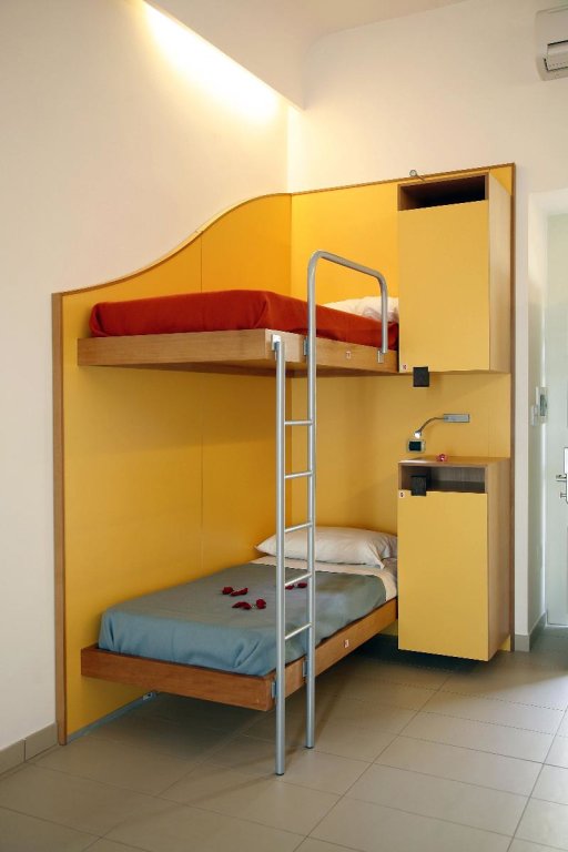 Кровать в общем номере Seven Hostel & Rooms