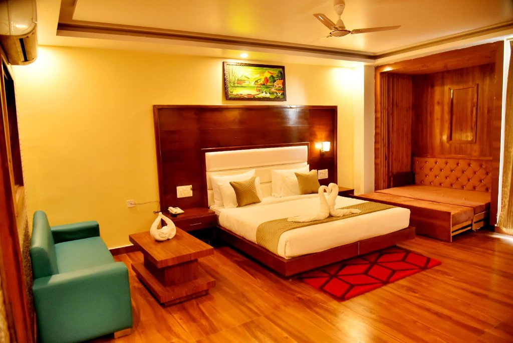 Executive Suite Hotel Divine Lakshmi Ganga