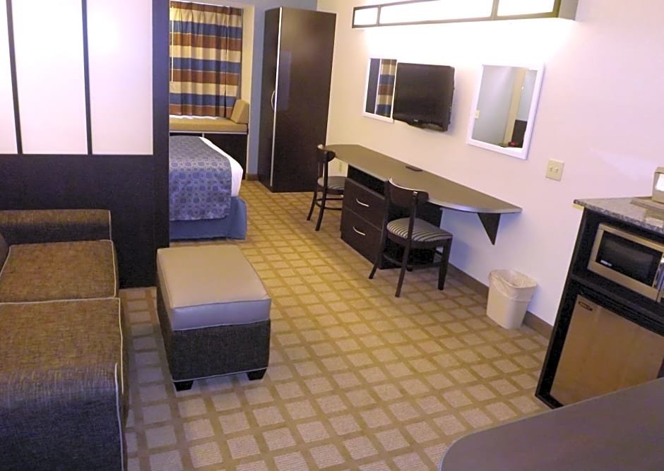 Deluxe room Microtel Inn & Suites by Wyndham Wilkes Barre