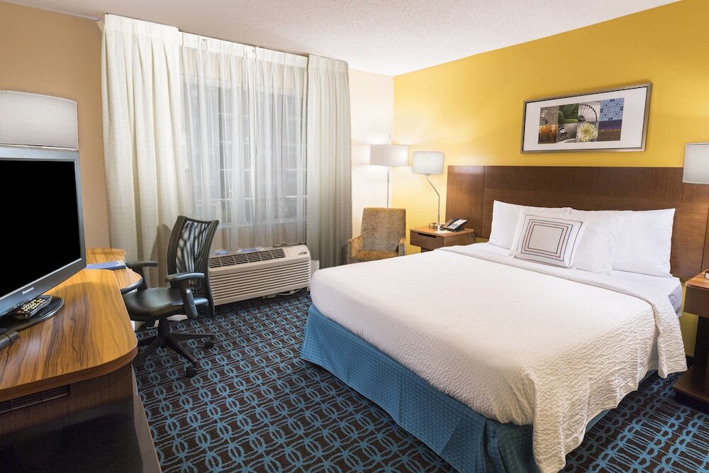 Четырёхместный номер Standard Fairfield Inn & Suites by Marriott Atlanta Perimeter Center