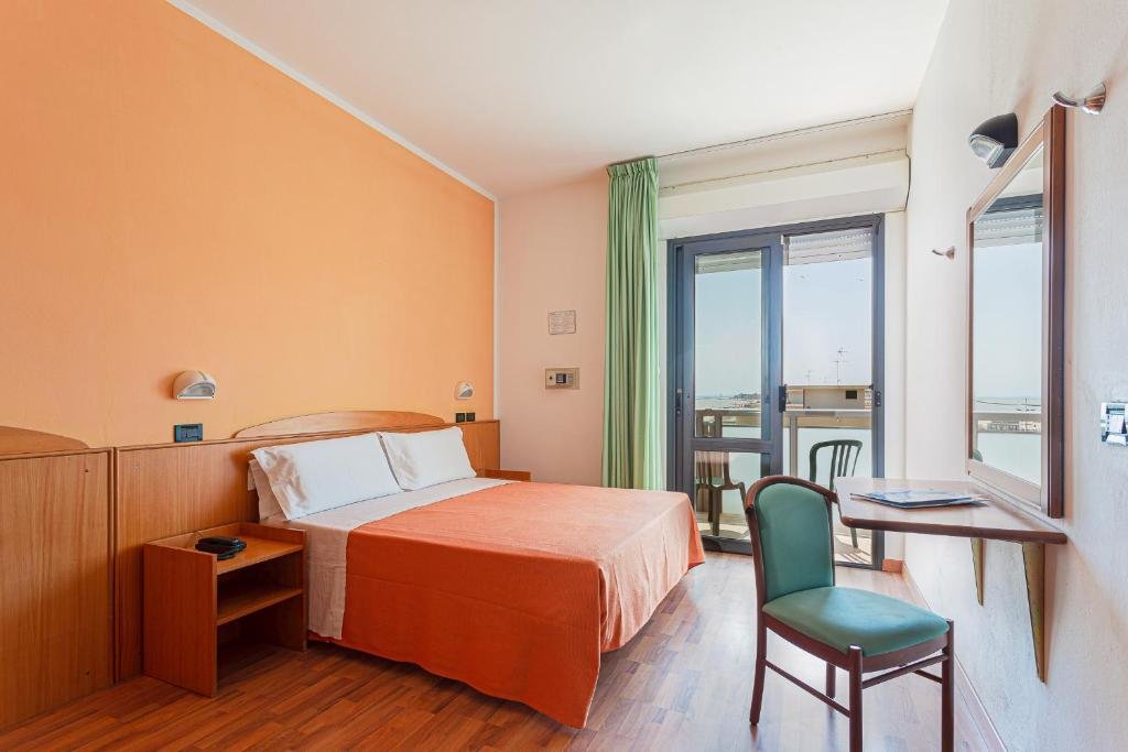 Standard Doppel Zimmer mit Balkon Little Hotel