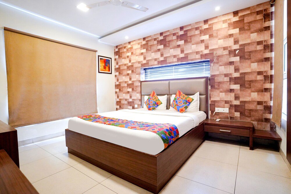 Deluxe room Fabhotel Raj Residency Iii