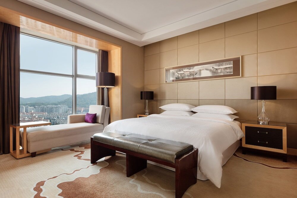 Клубный люкс c 1 комнатой с видом на горы Sheraton Zhenjiang Hotel