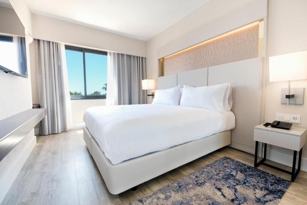 Двухместный люкс c 1 комнатой DoubleTree by Hilton Islantilla Beach Golf Resort