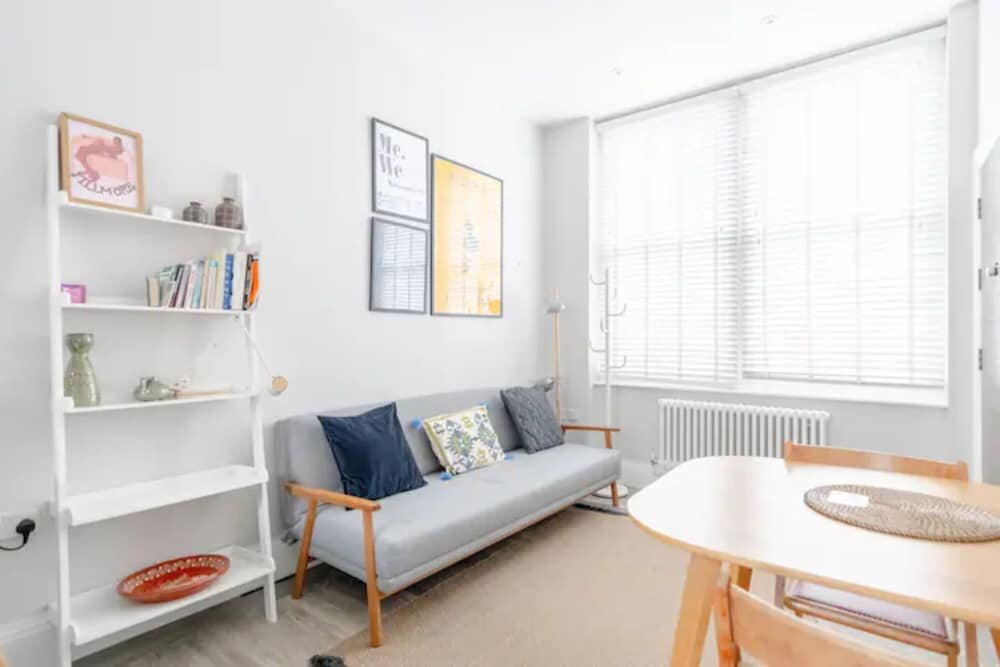 Apartment Chic 1BD Flat W/patio - 2 Mins From Baron's Court