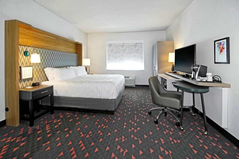 Номер Standard Holiday Inn Hotel & Suites - Calgary Airport North, an IHG Hotel