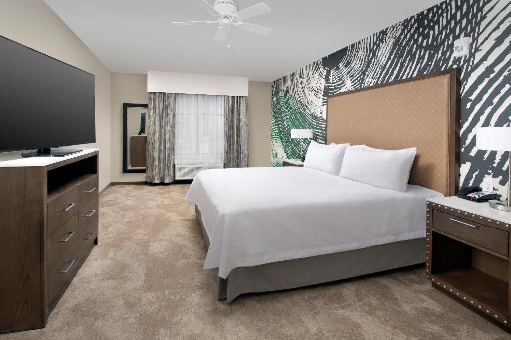 Двухместный люкс Mobility/Hearing Accessible with Roll-In Shower Homewood Suites by Hilton Austin Downtown