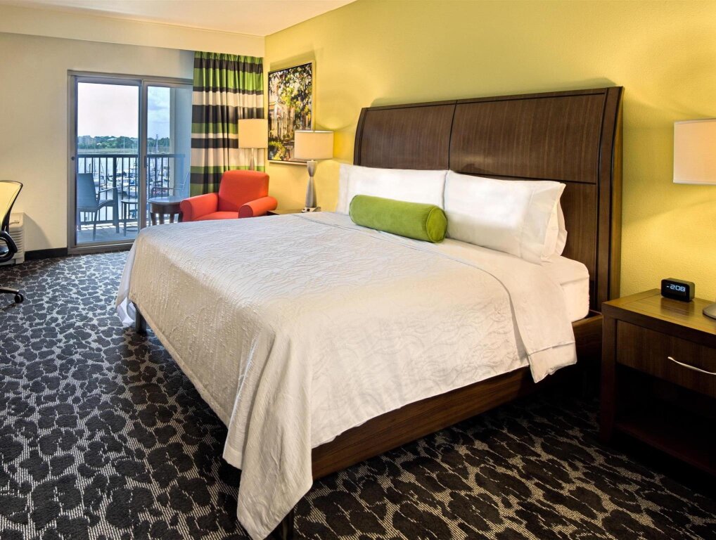Standard Doppel Zimmer mit Balkon Hilton Garden Inn Charleston Waterfront/Downtown