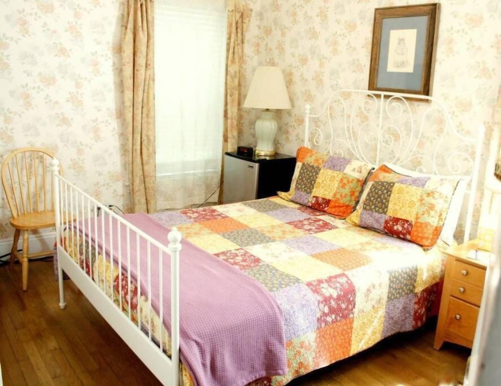 Номер Standard The Coolidge Corner Guest House: A Brookline Bed and Breakfast