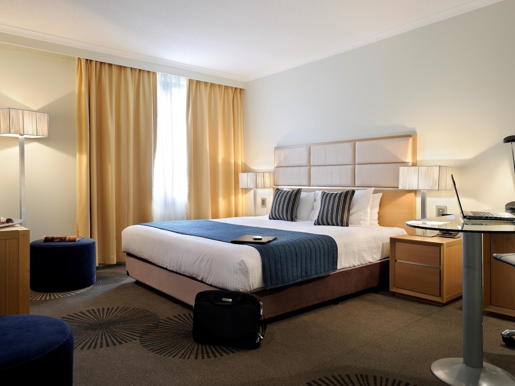 Suite Holiday Inn Parramatta, an IHG Hotel