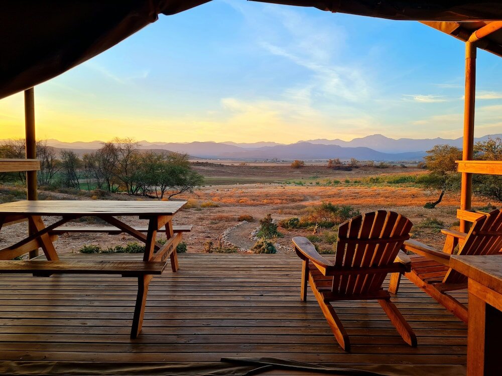 Тент с 2 комнатами с видом на озеро AfriCamps Klein Karoo